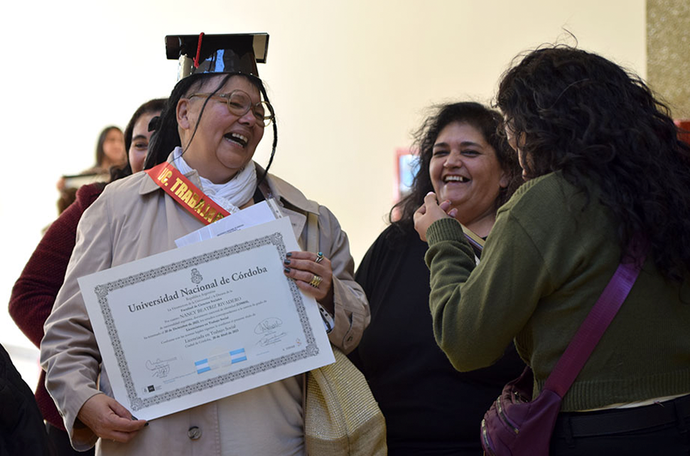 Encuesta a profesionales sobre inserción al campo ocupacional y laboral