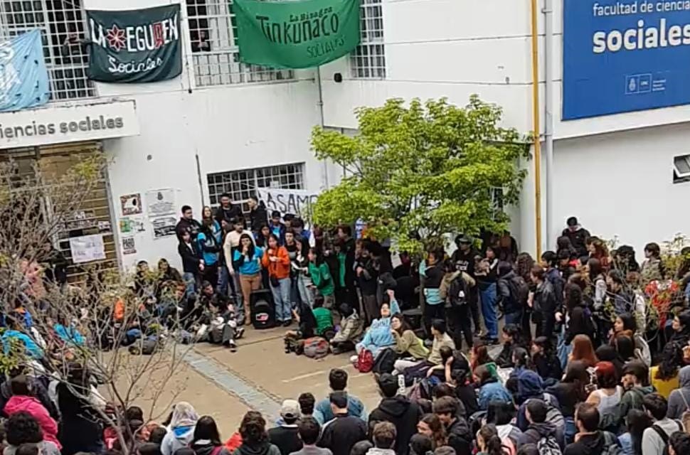 Paro Universitario y Facultad tomada por la Asamblea Estudiantil de Sociales