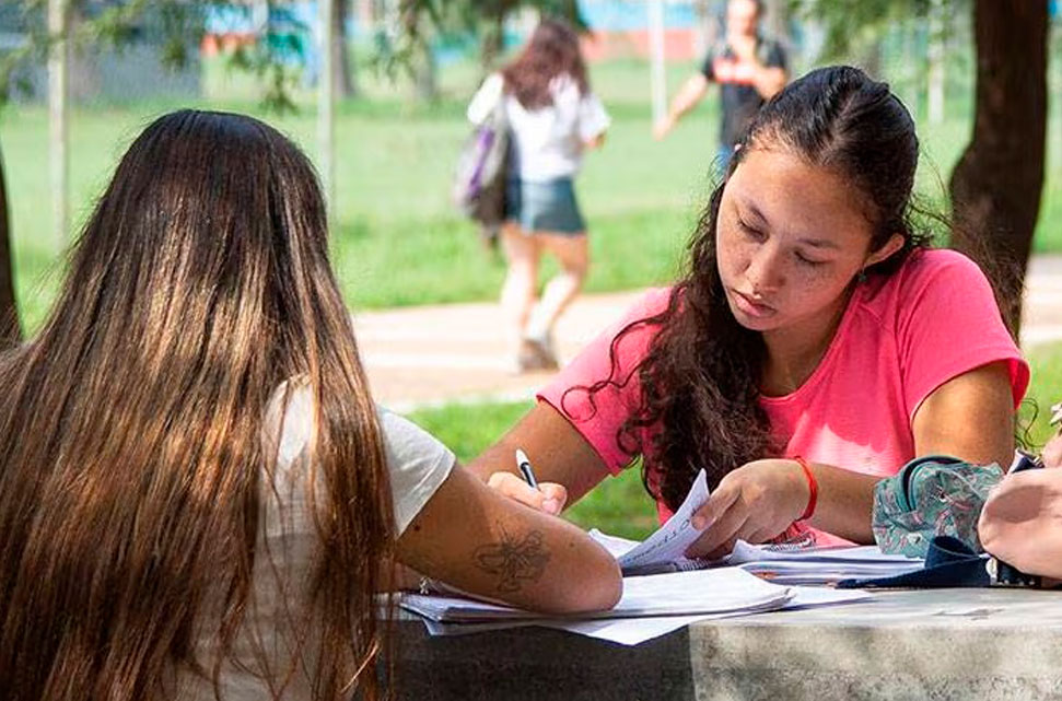 Becas disponibles para el Doctorado en Estudios Sociales de América Latina