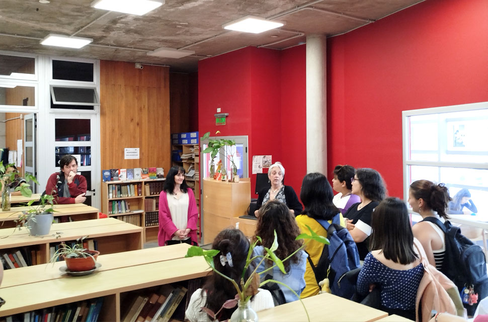 La Biblioteca de Sociales, parte del recorrido formativo de la Escuela de Bibliotecología