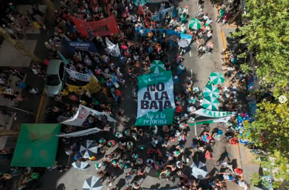 manifestación-en-la-calle-en-rechazo-a-la-ley-de-baja-de-la-edad-de-imputabilidad
