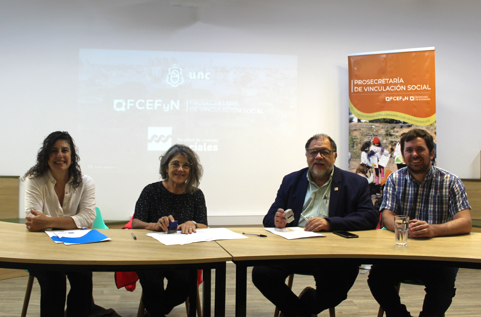 Sociales firmó carta acuerdo con FCEFyN por el trabajo realizado en la Red Pueblo Alberdi