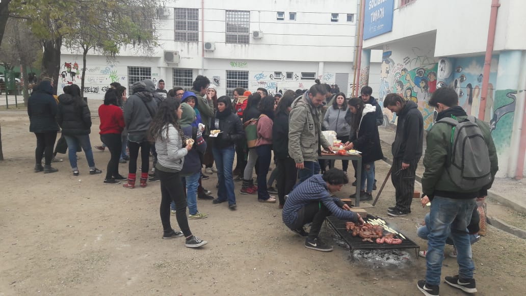 choripaneada FCS UNC Toma Sociales