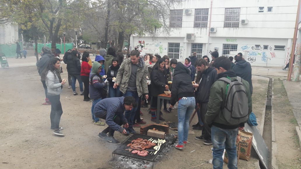 choripaneada FCS UNC Toma Sociales