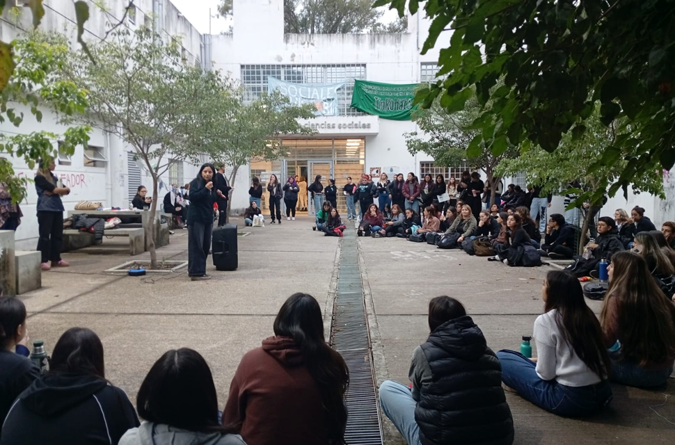 Continúa la defensa de la Universidad Pública en Sociales