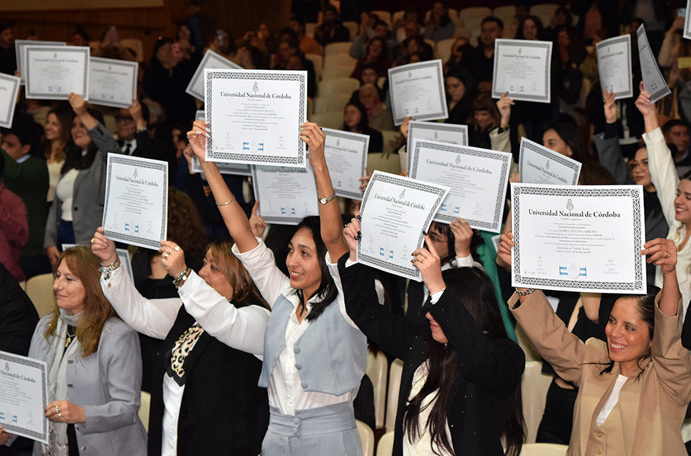 Colación de grado y posgrado: ¡Felicitaciones, egresades!
