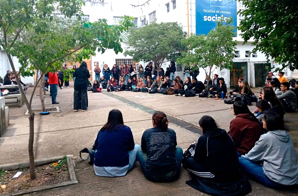 Continúa la defensa de la Universidad Pública en Sociales