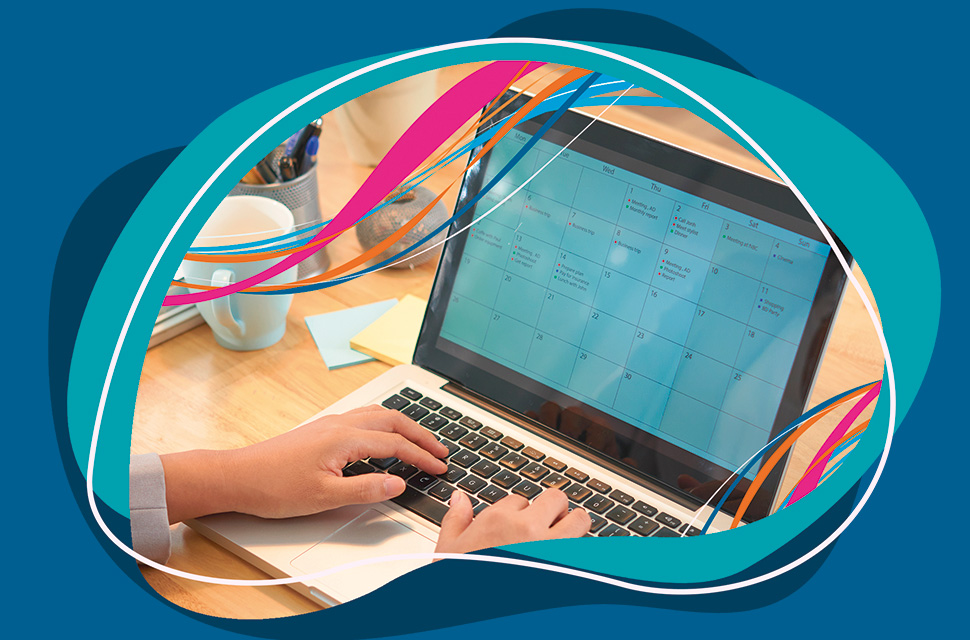 manos-trabajando-en-una-computadora