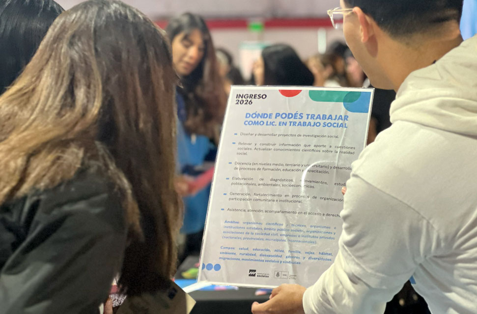 Sociales participó de la Expo Carreras "La Facu en tu Barrio"