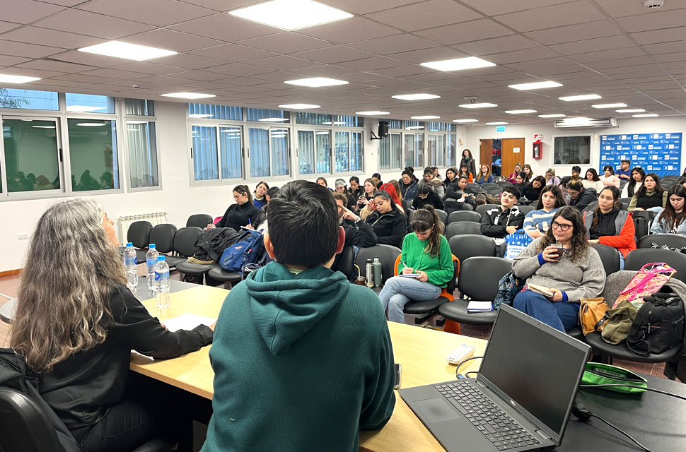 En Sociales se realizó Foro sobre "Memoria y Derecho a la Educación" en el contexto actual