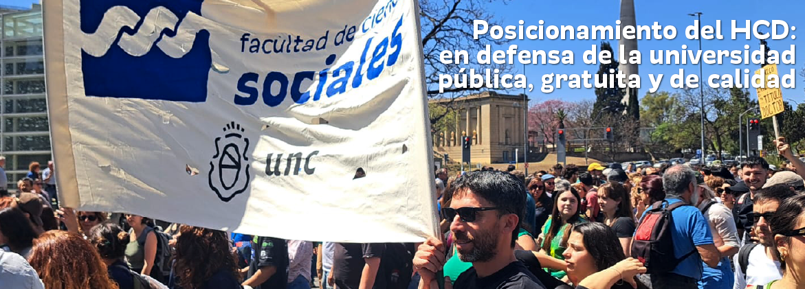 personas-manifestándose-en-una-marcha-por-la-universidad-pública