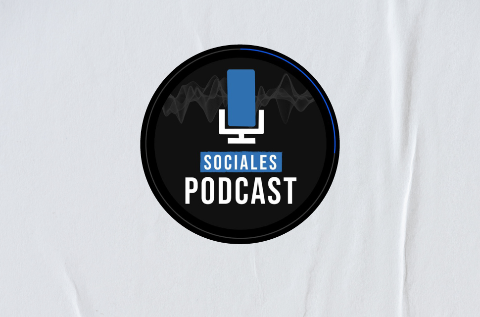 Imagen-fondo-gris-simulando-papel-arrugado-circulo-en-el-centro-fondo-negro-logo-sociales-podcast-mi