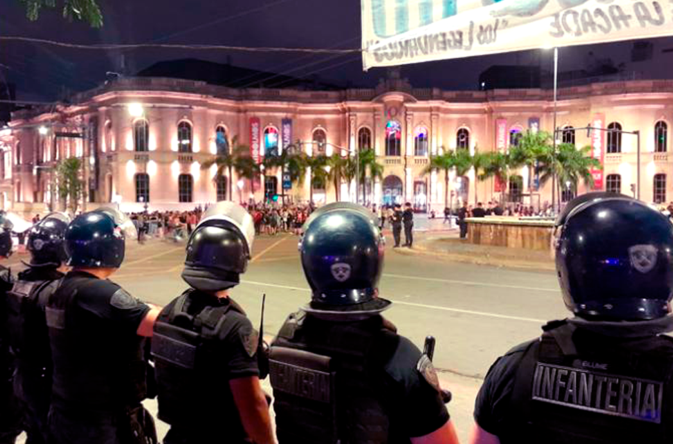 Sociales repudia la represión de las fuerzas policiales de la Provincia ante los reclamos en contra 
