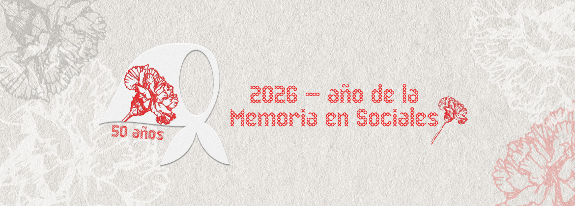 Fondo gris con textura, en el centro un pañuelo blanco con una flor de clave roja bordada y texto