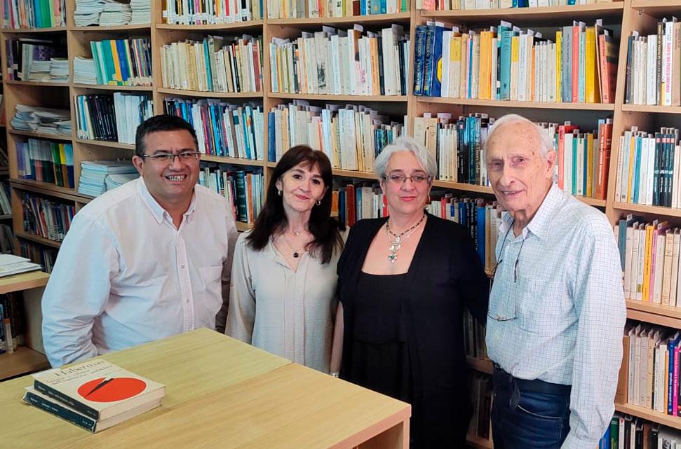 La-biblioteca-donada-por-Víctor-Guzman