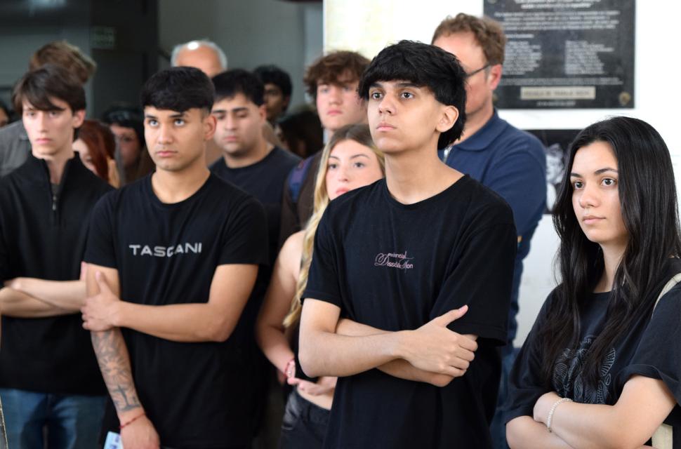 Estudiantes de secundario en la visita guiada a la Facultad de Cs. sociales