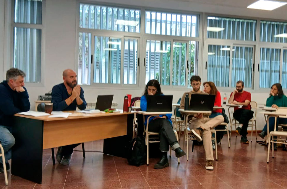 Cómo contar lo que investigamos: la investigación sale al espacio público, convocatoria a los equipo